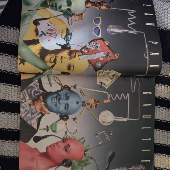 1992 Interview Magazine - Picture 13 of 16